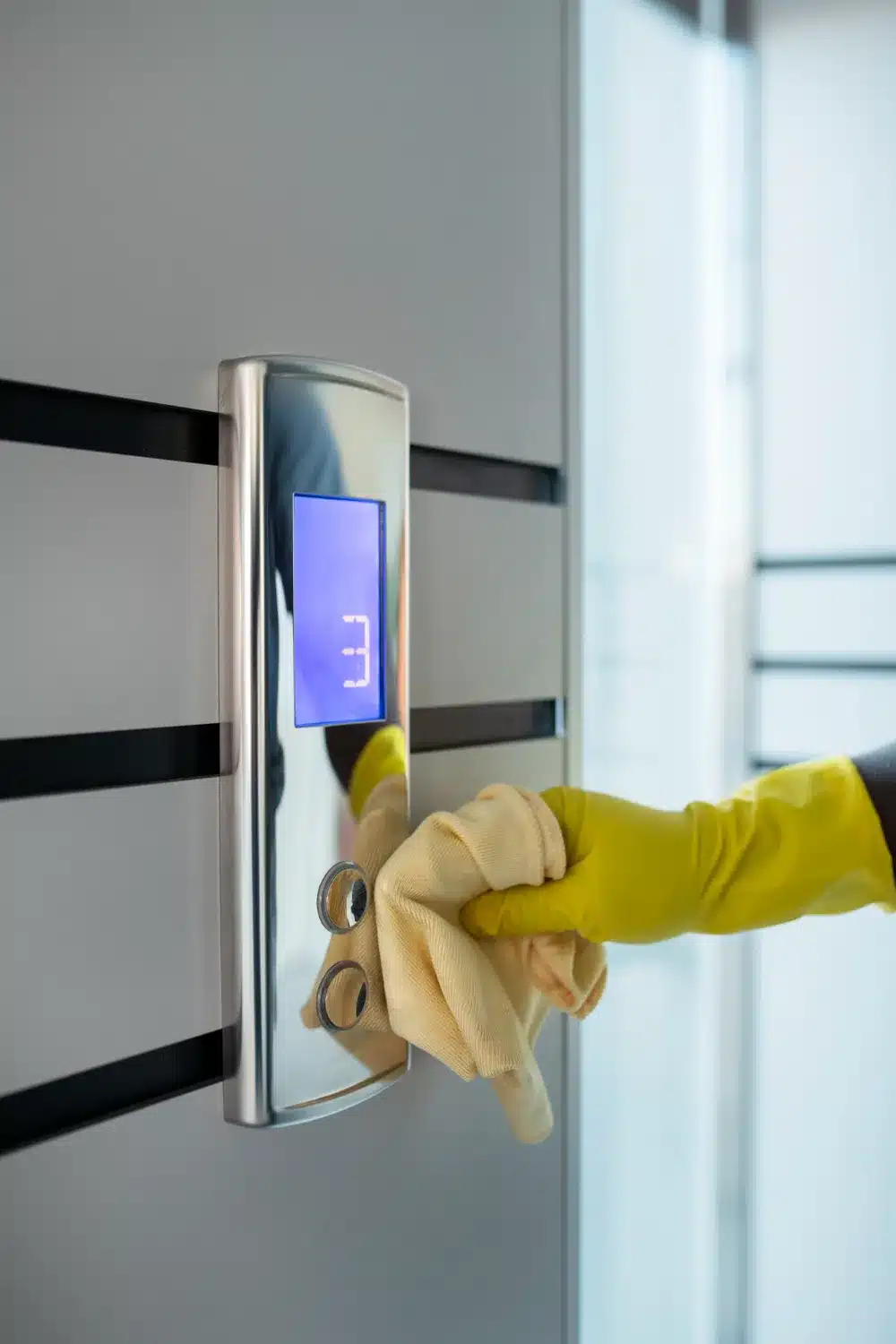 Nettoyage boutons ascenceur