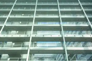 Filets tendus, moyen dissuasif contre les pigeons