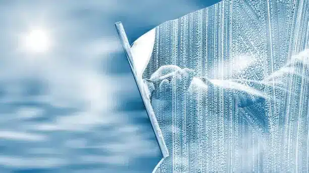 lavage vitres à la raclette